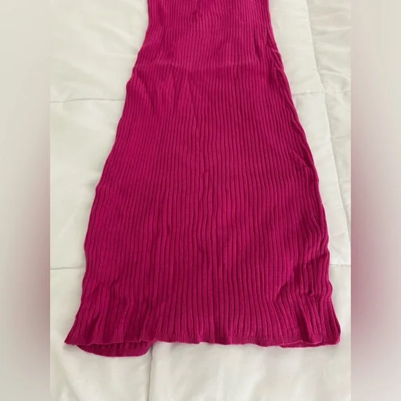 Catey Dress in Fuchsia
superdown - Picture 5 of 7